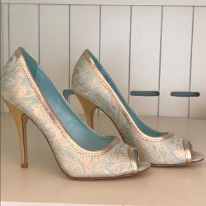 Tory Burch Heels in Aqua and Gold